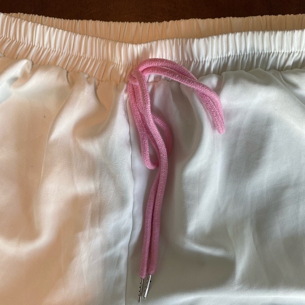 Size Medium White Shorts with Pink Lining - Picture 3 of 3